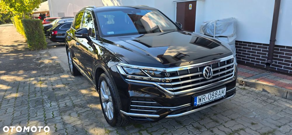 Volkswagen Touareg - 1