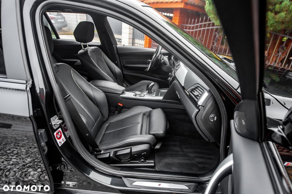 BMW Seria 3 330i xDrive Edition M Sport Shadow - 17