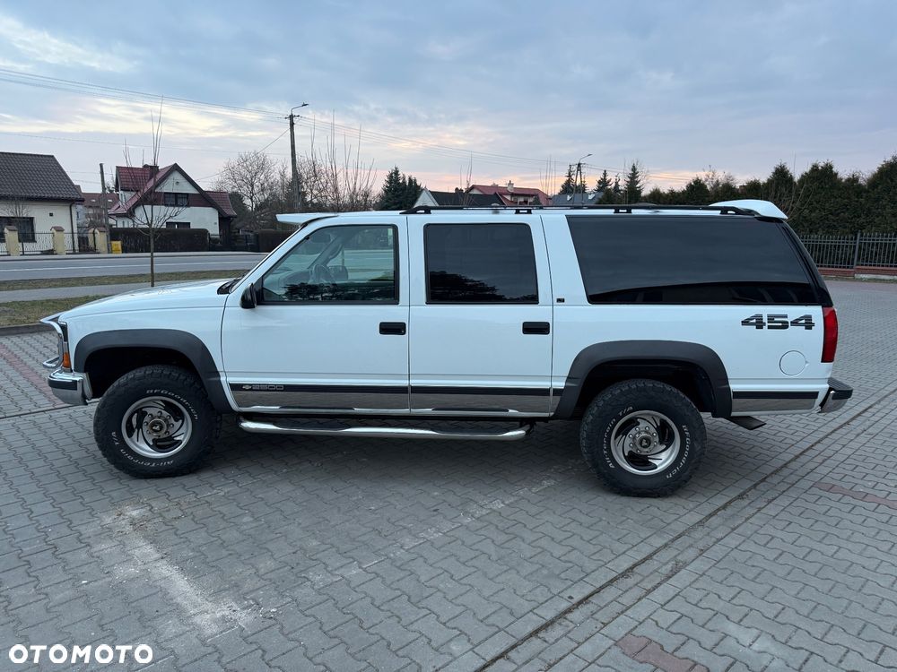 Chevrolet Suburban - 24
