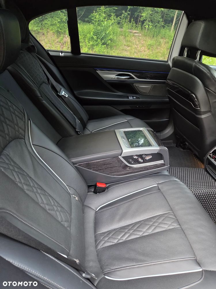 BMW Seria 7 - 12