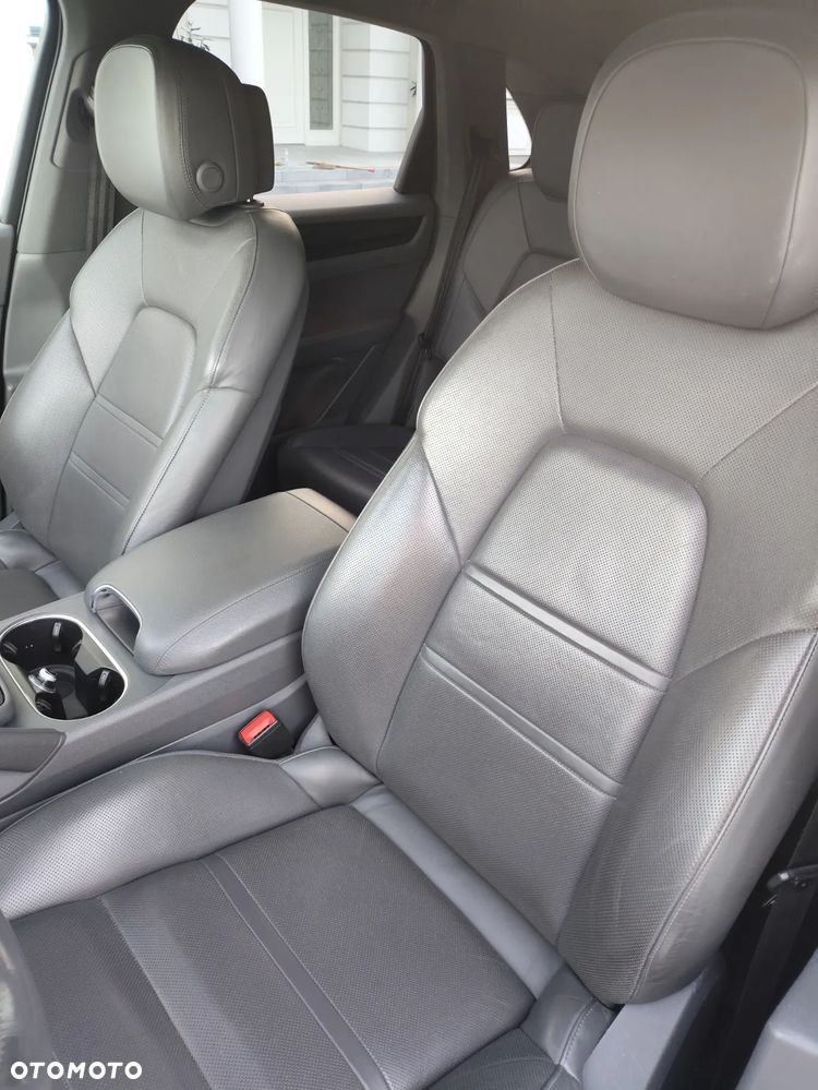 Porsche Cayenne Standard - 28