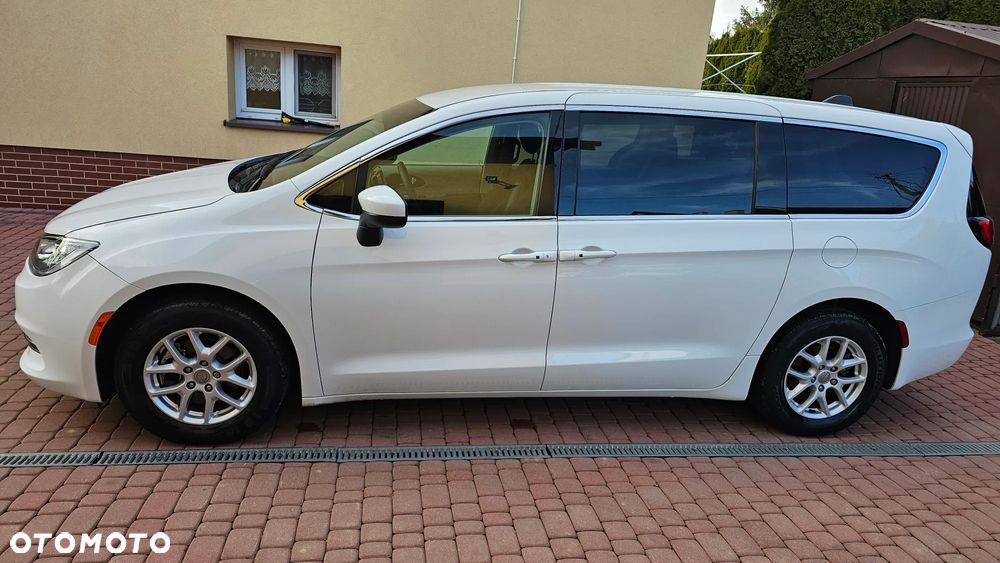 Chrysler Pacifica - 3