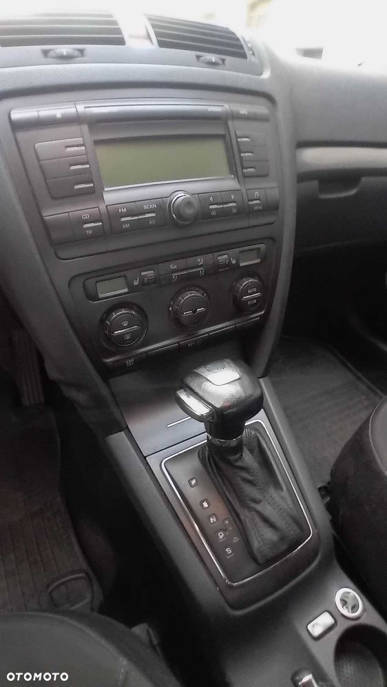 Skoda Octavia 1.6 Ambiente Tiptr - 18