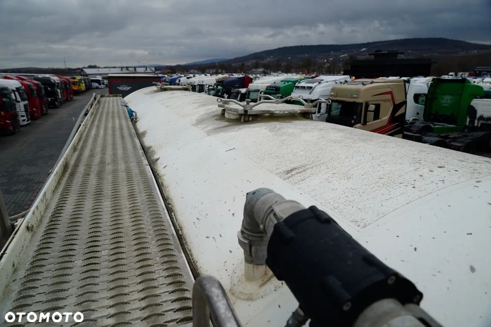Feldbinder CEMENTONACZEPA / 2 KOMORY / 37 000 L / SILOS / DO MATERIAŁÓW SYPKICH / ALUFELGI - 14
