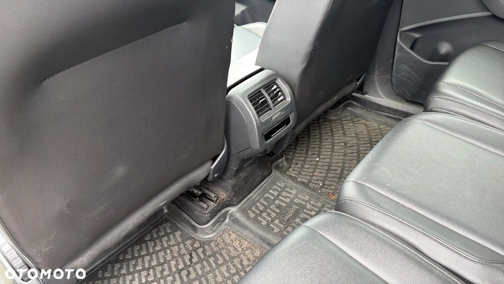 Volkswagen Touran 2.0 TDI BMT Active DSG - 16