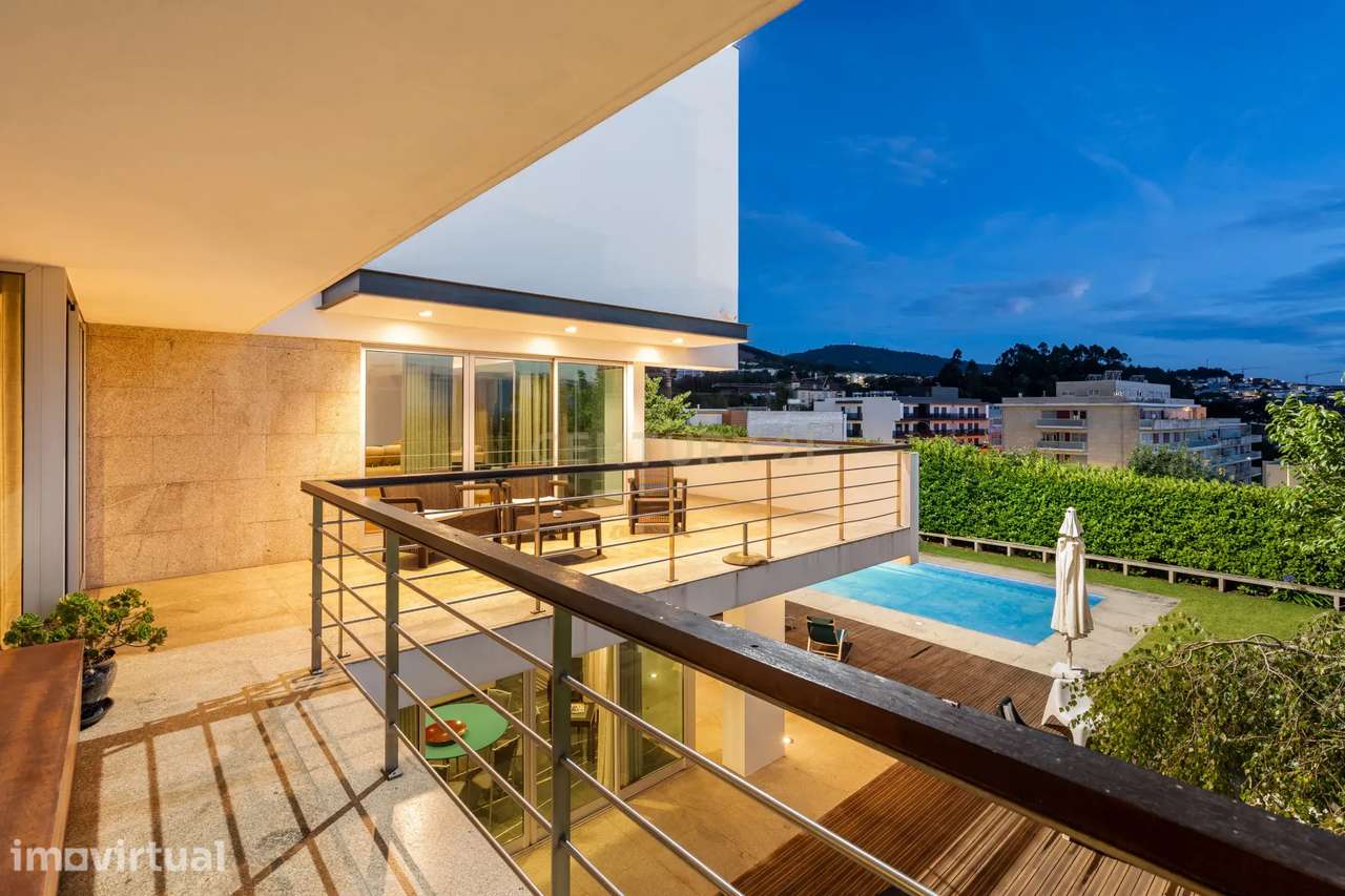 Moradia individual T4 com piscina - Lamaçães - Grande imagem: 2/56