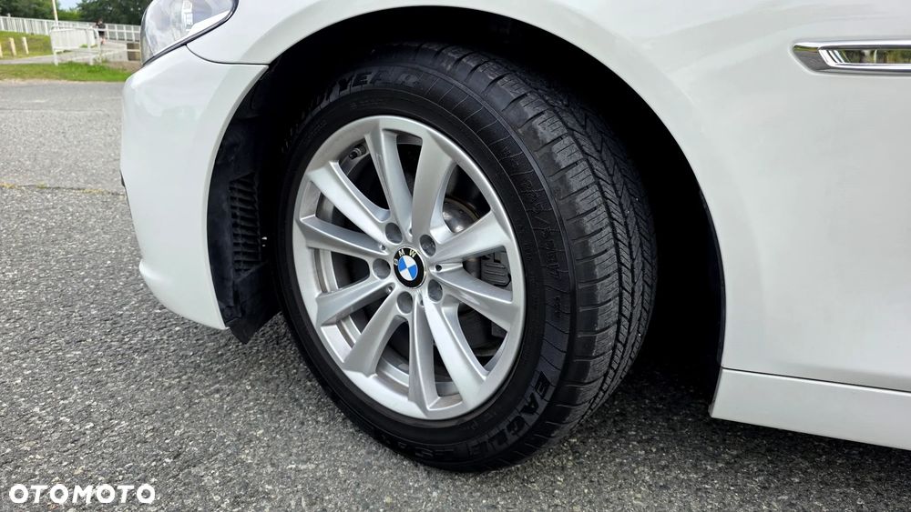 BMW Seria 5 528i Sport-Aut - 25