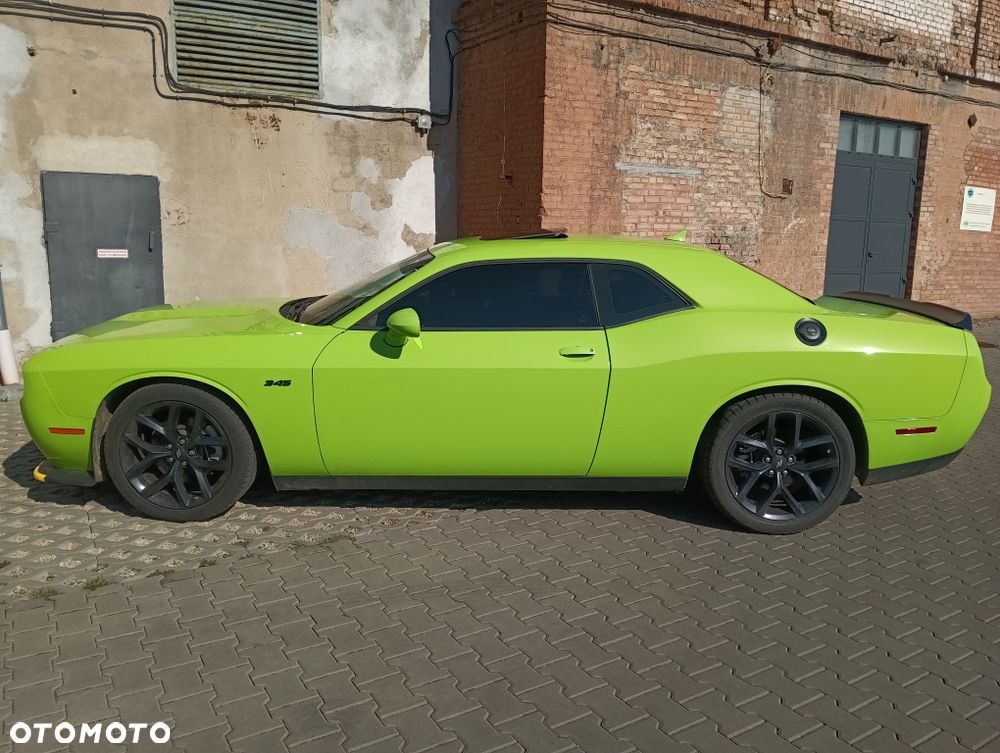 Dodge Challenger - 4