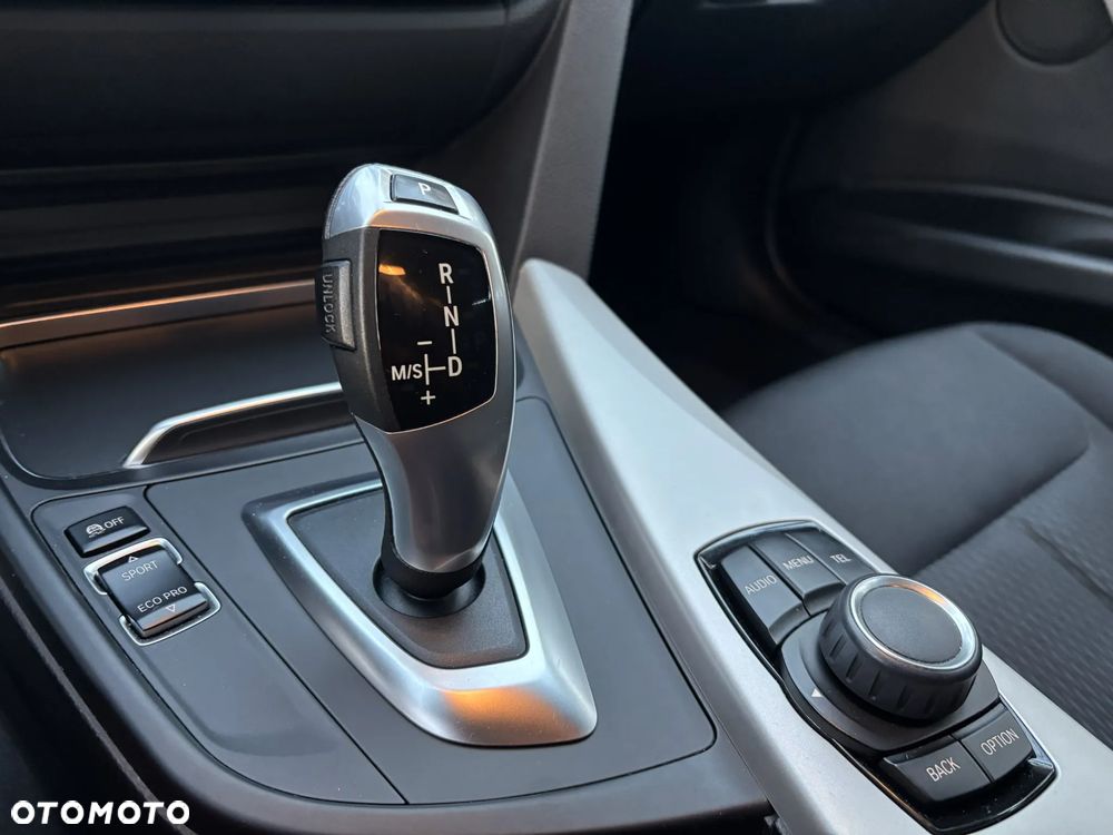 BMW Seria 3 318d Advantage - 18