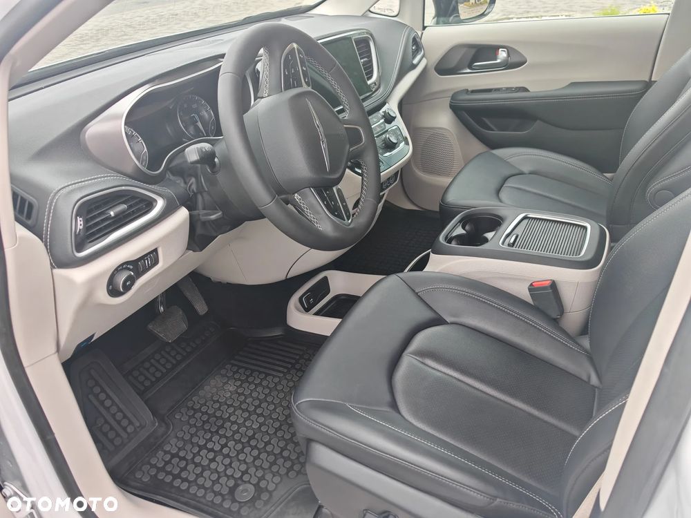 Chrysler Pacifica - 15