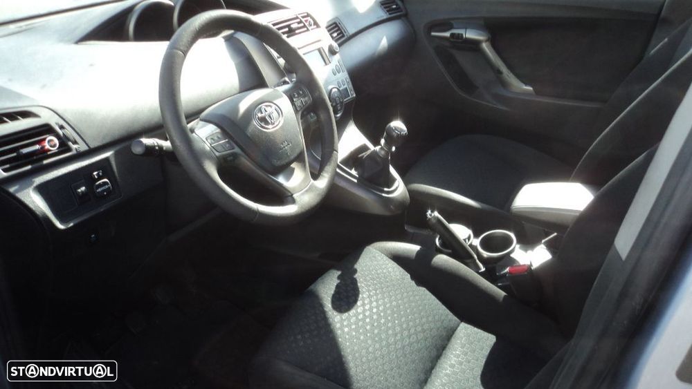 Toyota Verso 2.0 D-4D 2009 - Para Peças - 4