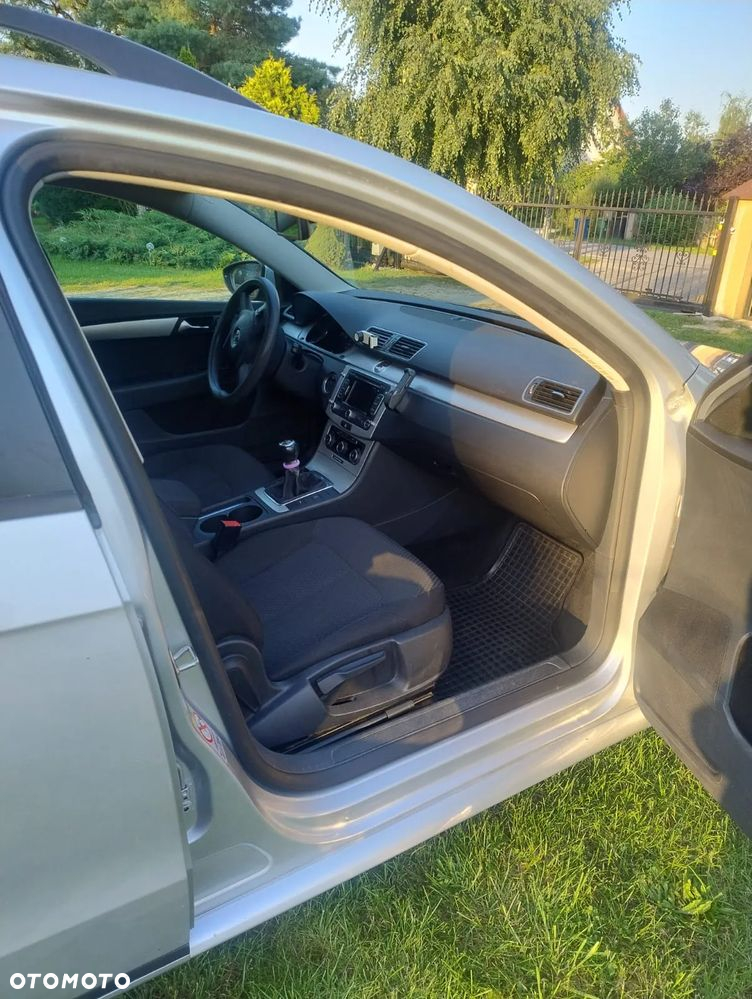 Volkswagen Passat 1.6 TDI Comfortline - 10