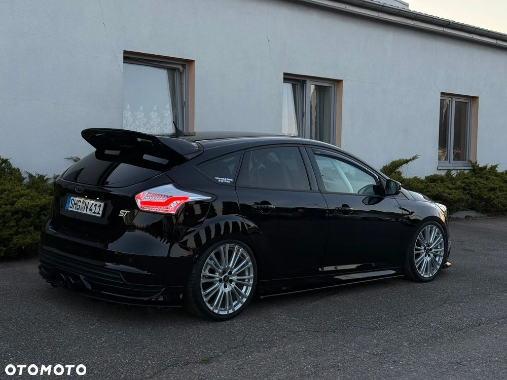 Ford Focus 2.0 EcoBoost ST - 17