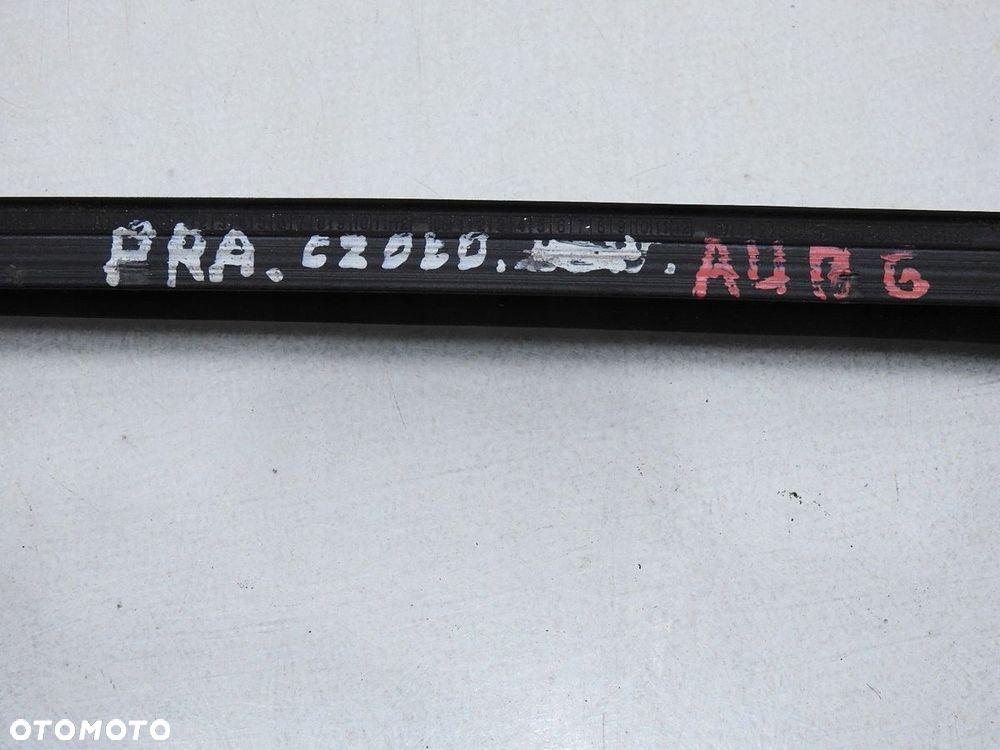LISTWA SZYBY CZOŁOWEJ PRAWA AUDI A4 B6 - 4