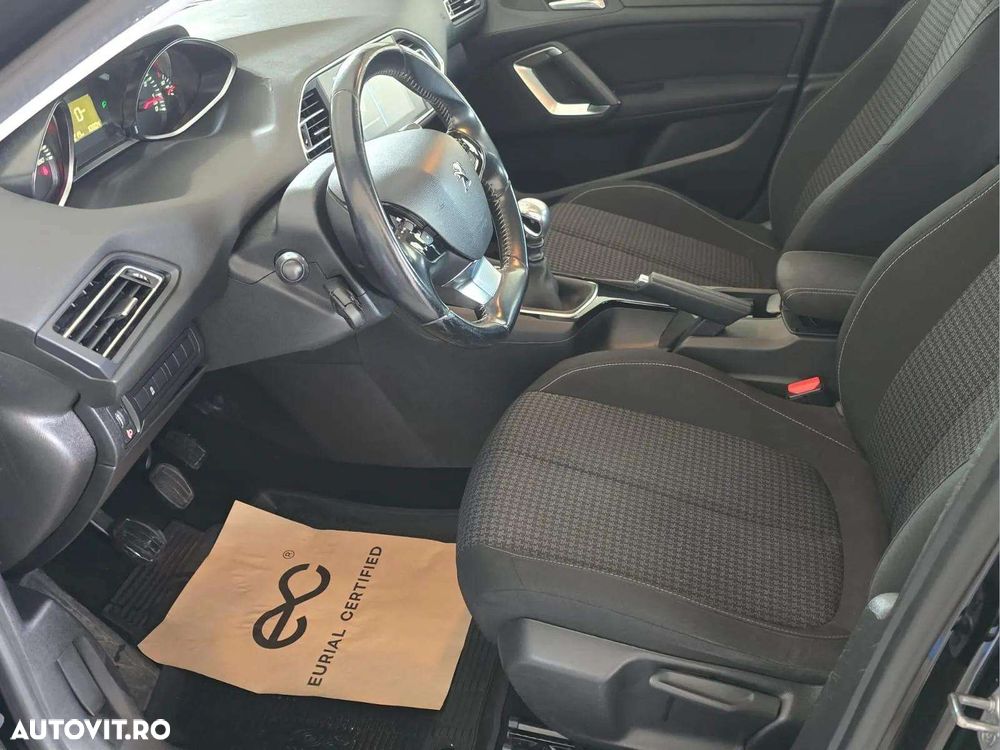 Peugeot 308 1.2 L PureTech Turbo S&S Active - 12
