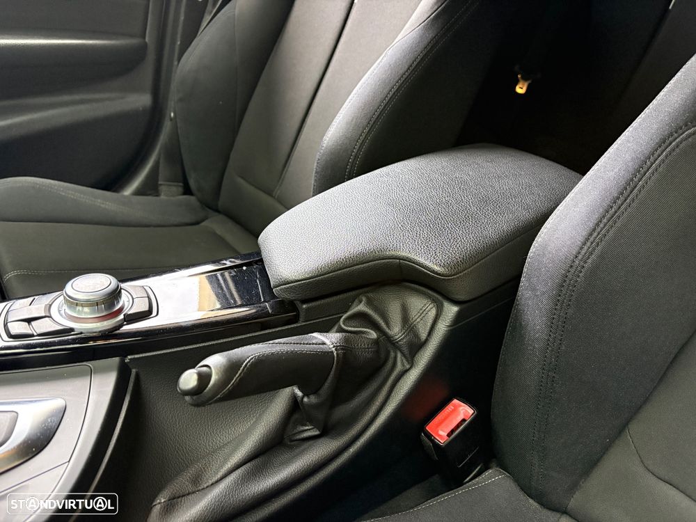 BMW 318 d Aut. Blue Performance Sport Line - 39