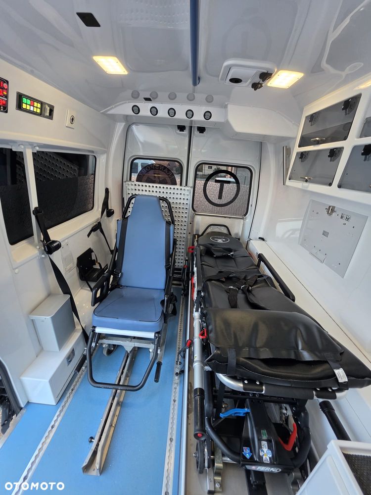 Renault Master Ambulans karetka - 28