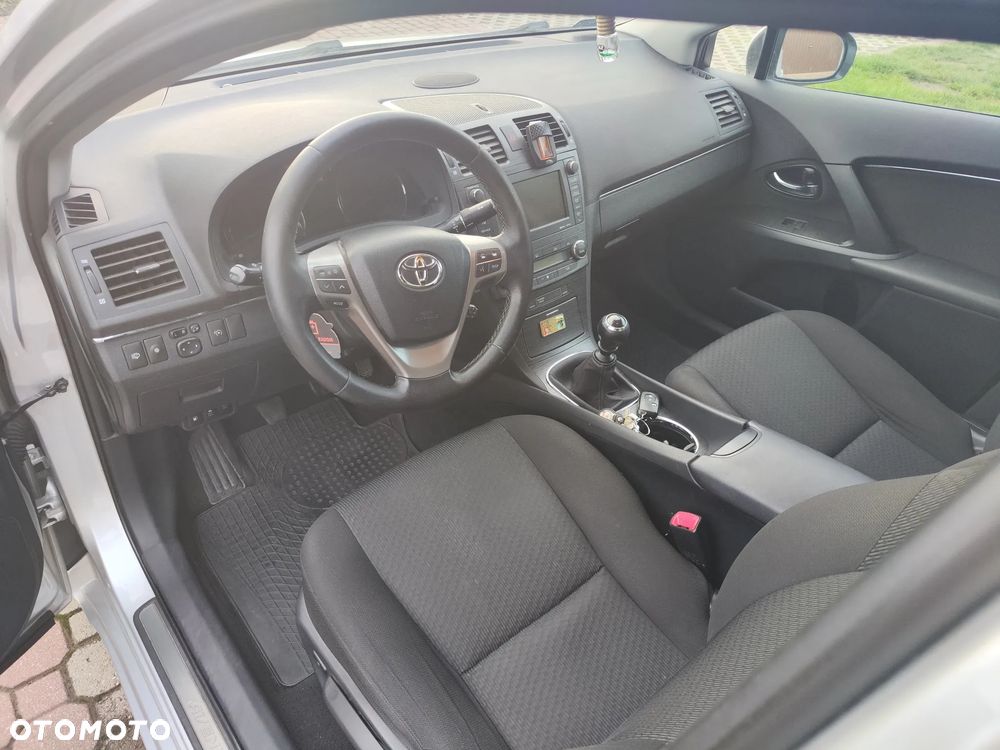 Toyota Avensis 2.0 D-4D 2010 - 9
