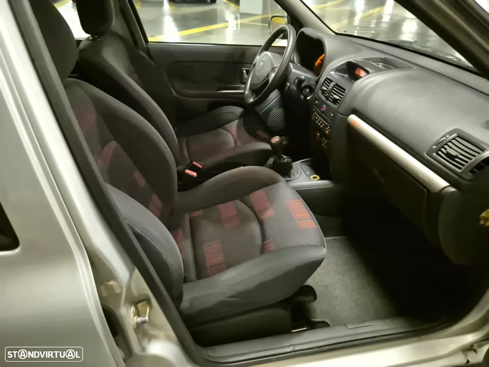 Renault Clio 1.2 16V Confort Dynamique - 30