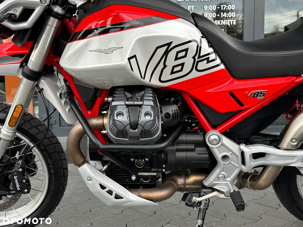 Moto Guzzi V85 - 36