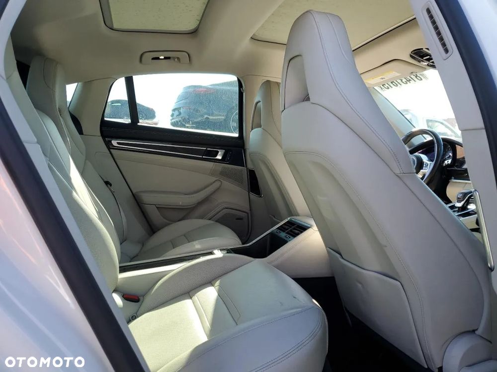 Porsche Panamera 4 - 11