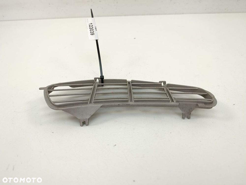 PIAGGIO VESPA GTS 125 KRATKA WYPEŁNIENIE LEWE - 2