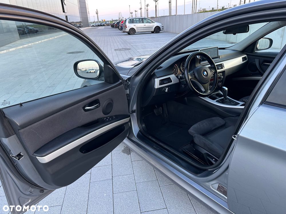 BMW Seria 3 320d DPF Edition Sport - 18
