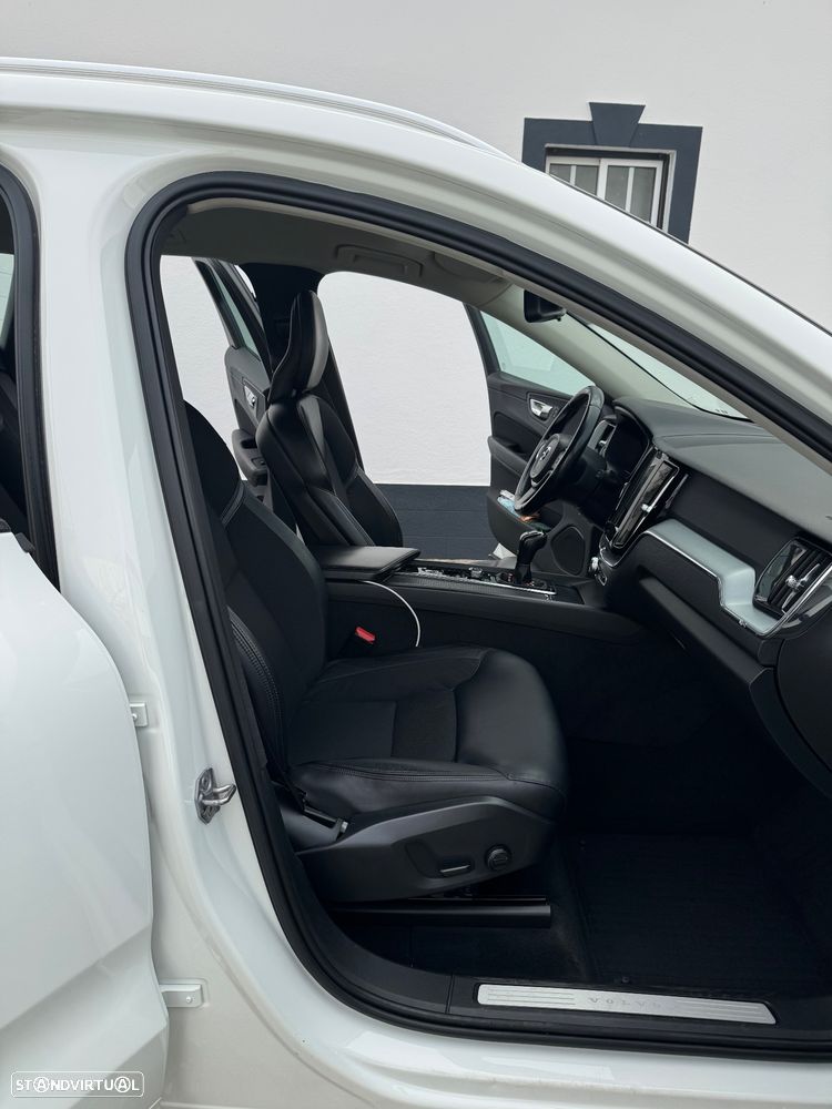 Volvo XC 60 2.0 D4 R-Design AWD - 3