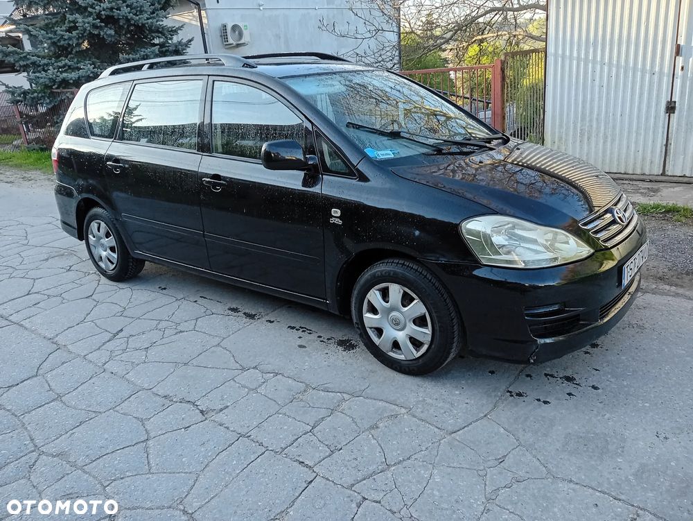 Toyota Avensis Verso D-4D - 7