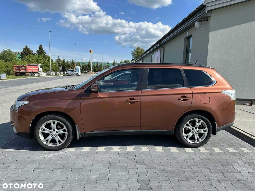 Mitsubishi Outlander - 2