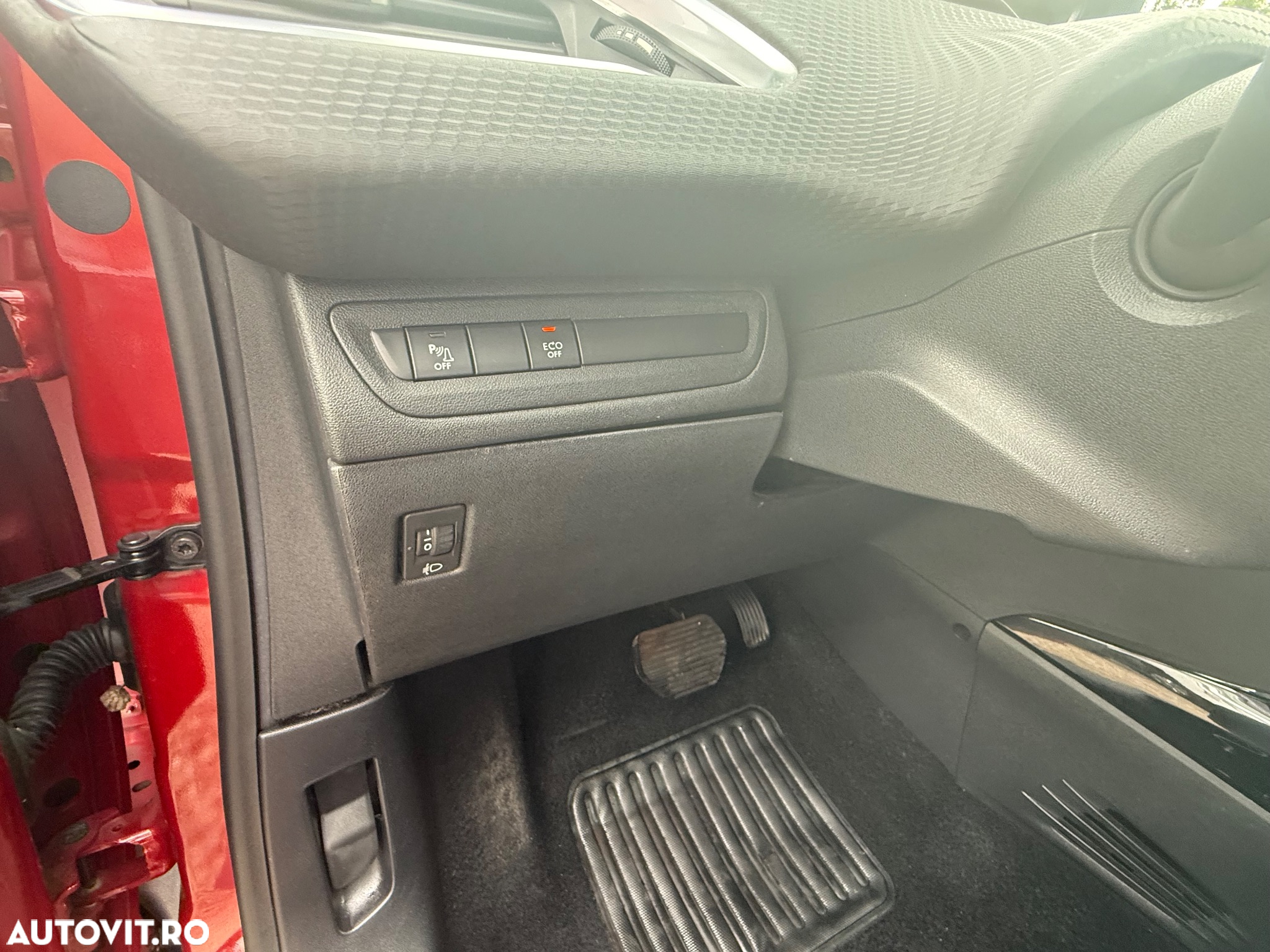 Peugeot 2008 1.2 PureTech Turbo EAT6 S&S Allure - 26
