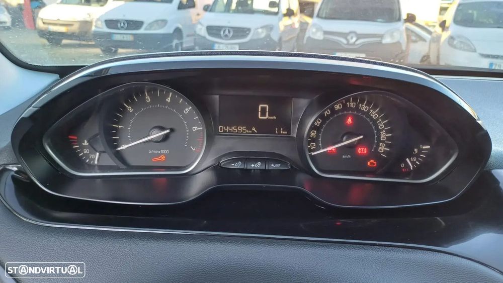 Peugeot 208 - 14