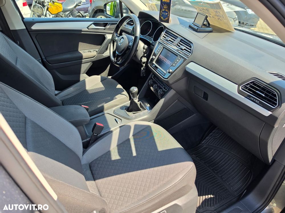 Volkswagen Tiguan - 12