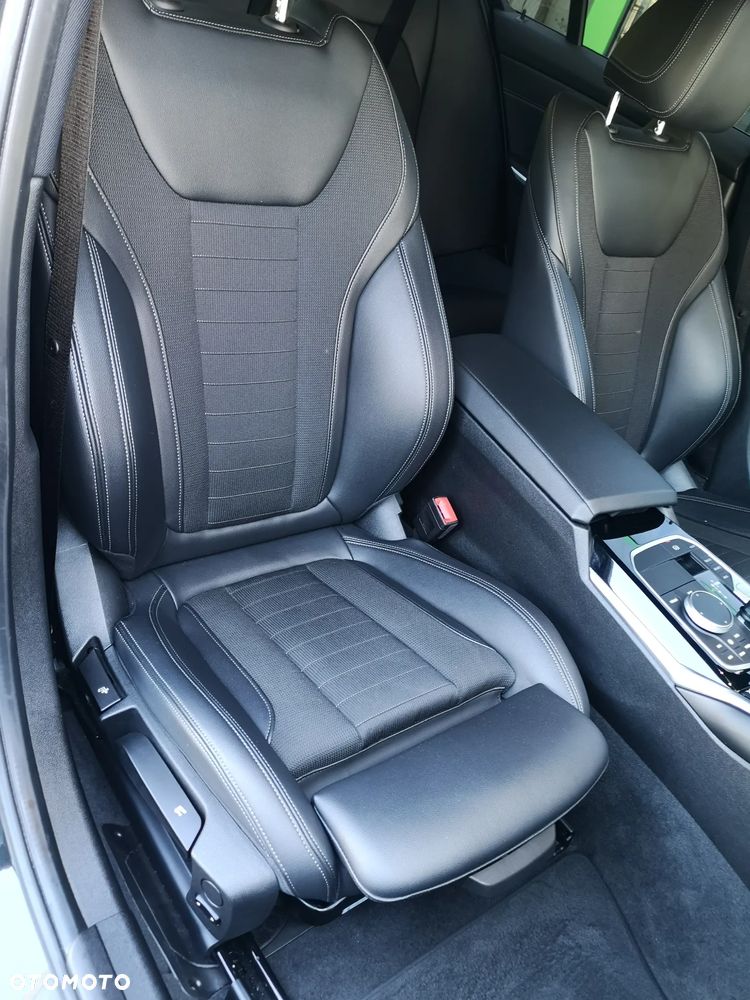 BMW Seria 3 318d M Sport - 29