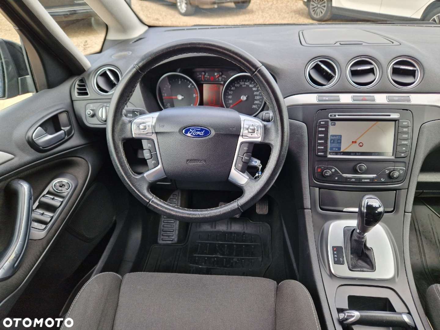 Ford S-Max - 13