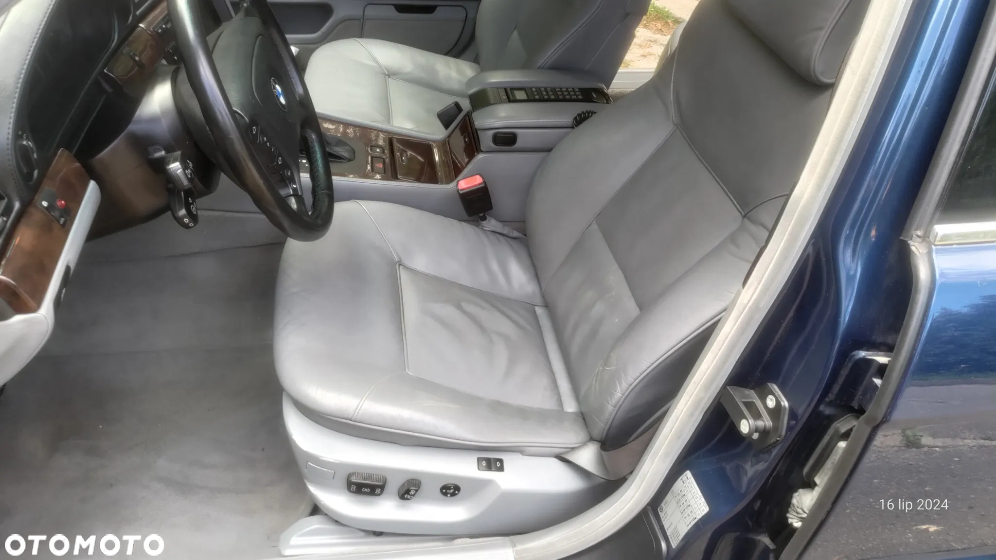 BMW Seria 7 750i - 10