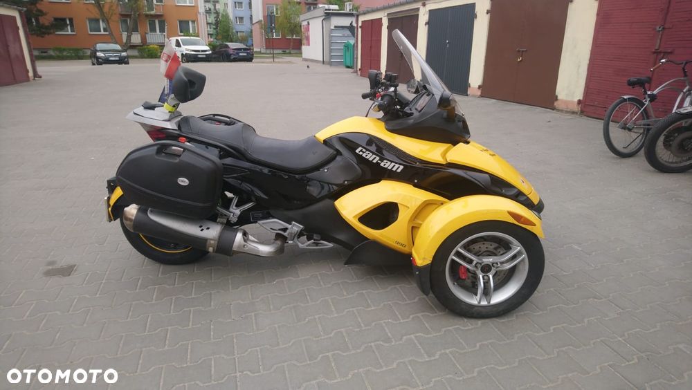 Can-Am Spyder - 15
