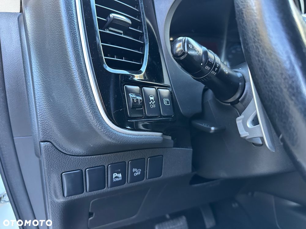 Mitsubishi Outlander - 11