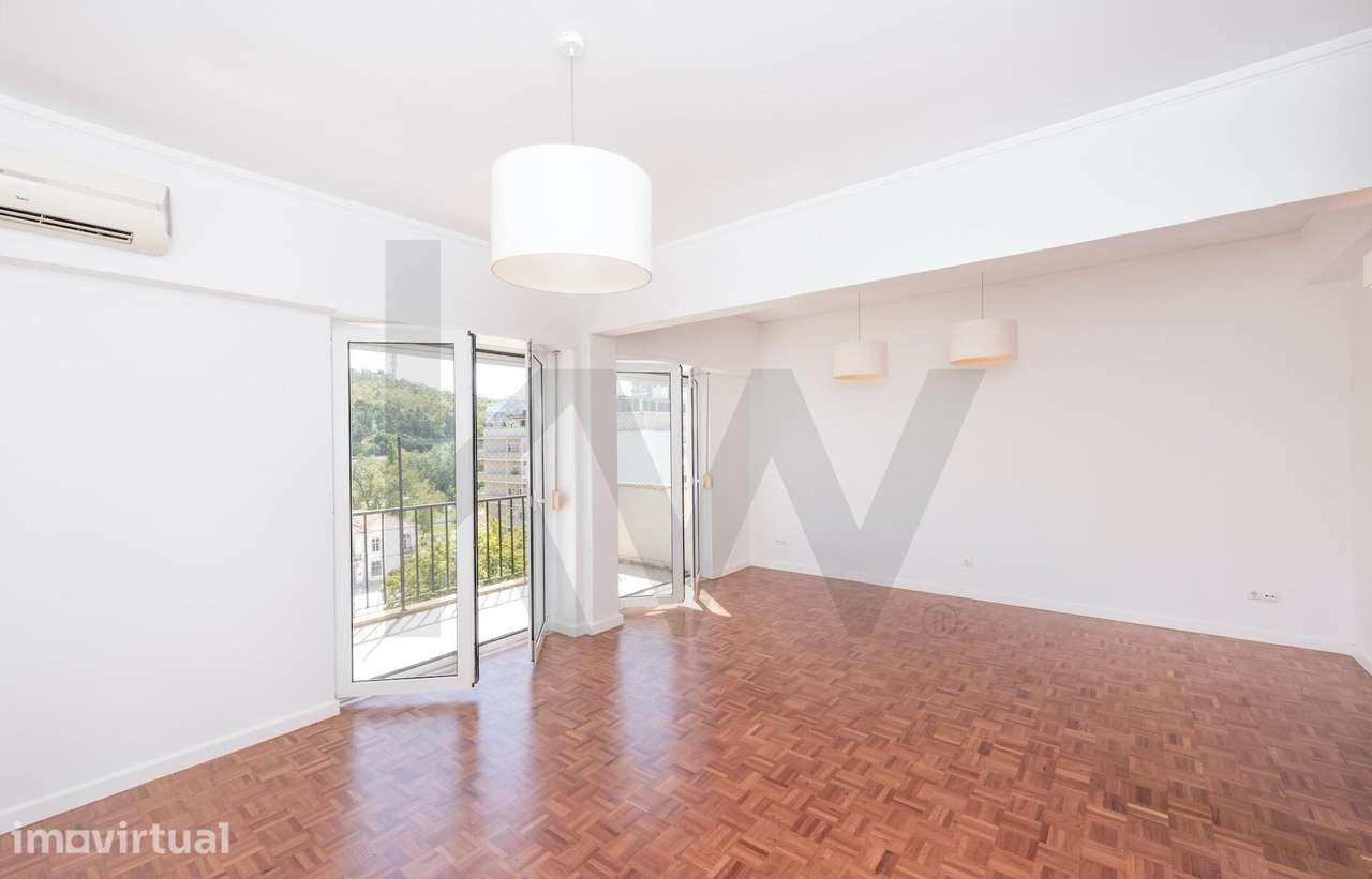 T3 luminoso com suite e 2 varandas, junto ao metro do Alto dos Moinhos - Grande imagem: 5/30