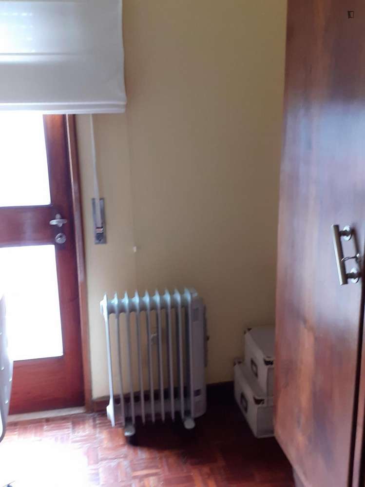 Quarto - localizado em Matosinhos Porto - Grande imagem: 3/12
