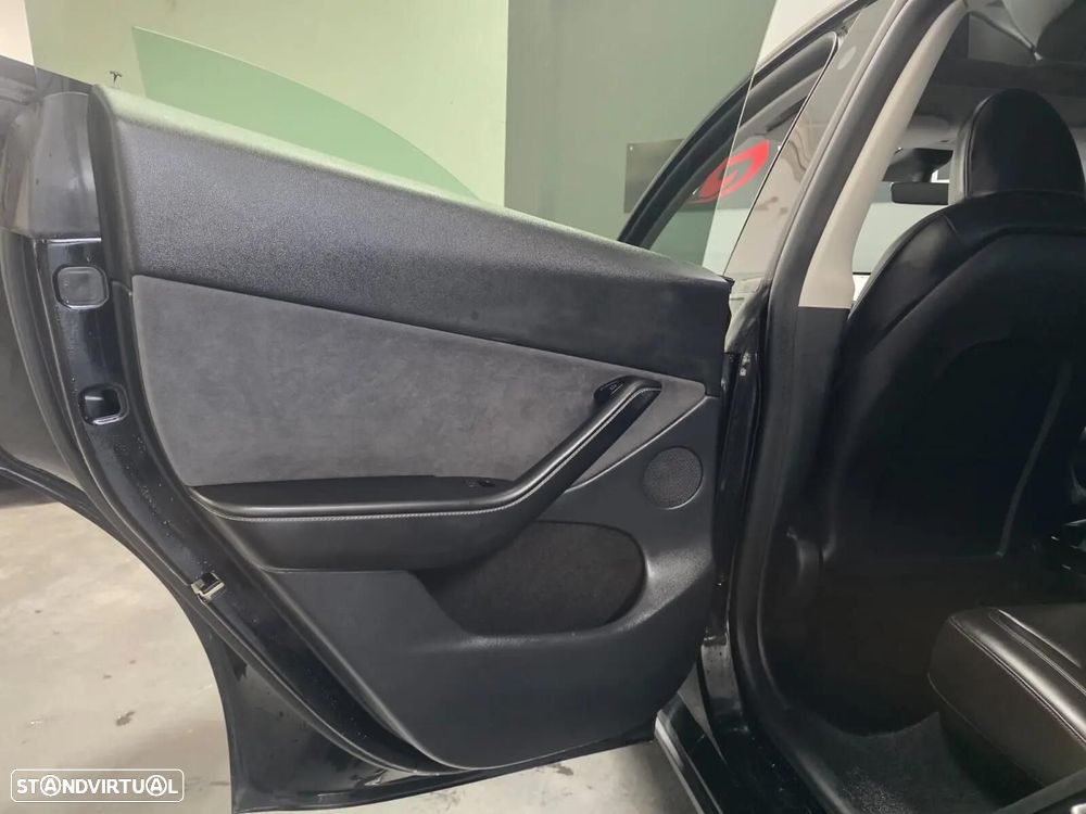 Tesla Model Y Long Range Dual Motor AWD - 16