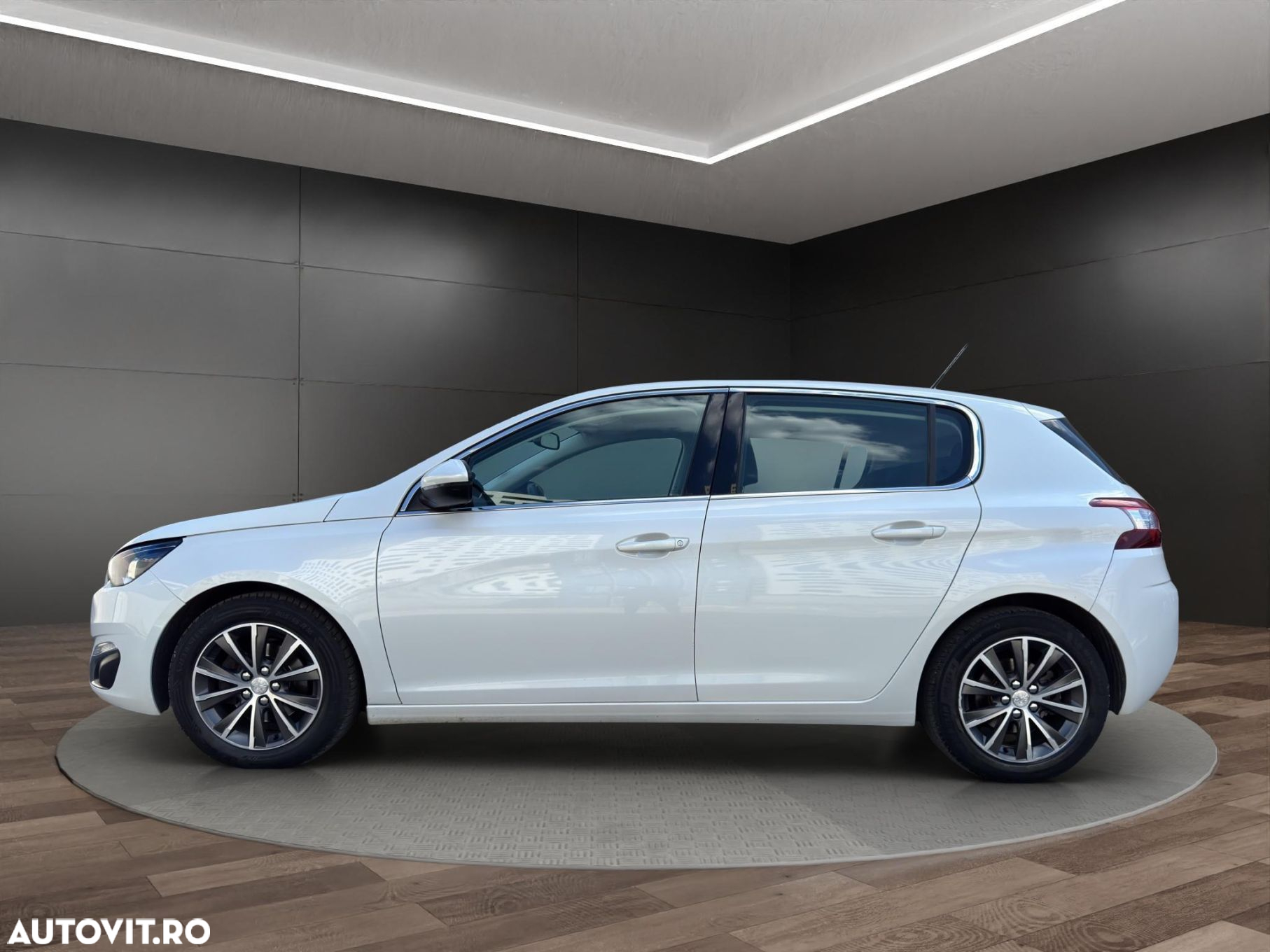 Peugeot 308 1.2 L PureTech Turbo Allure Aut. - 17