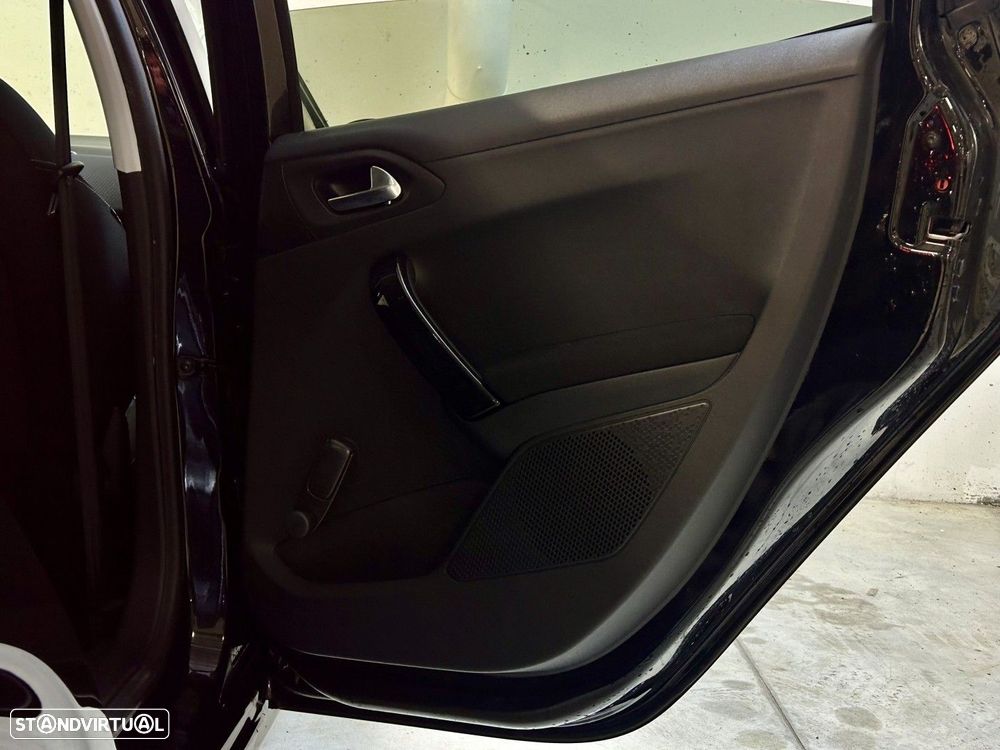 Peugeot 208 1.2 PureTech Style - 39