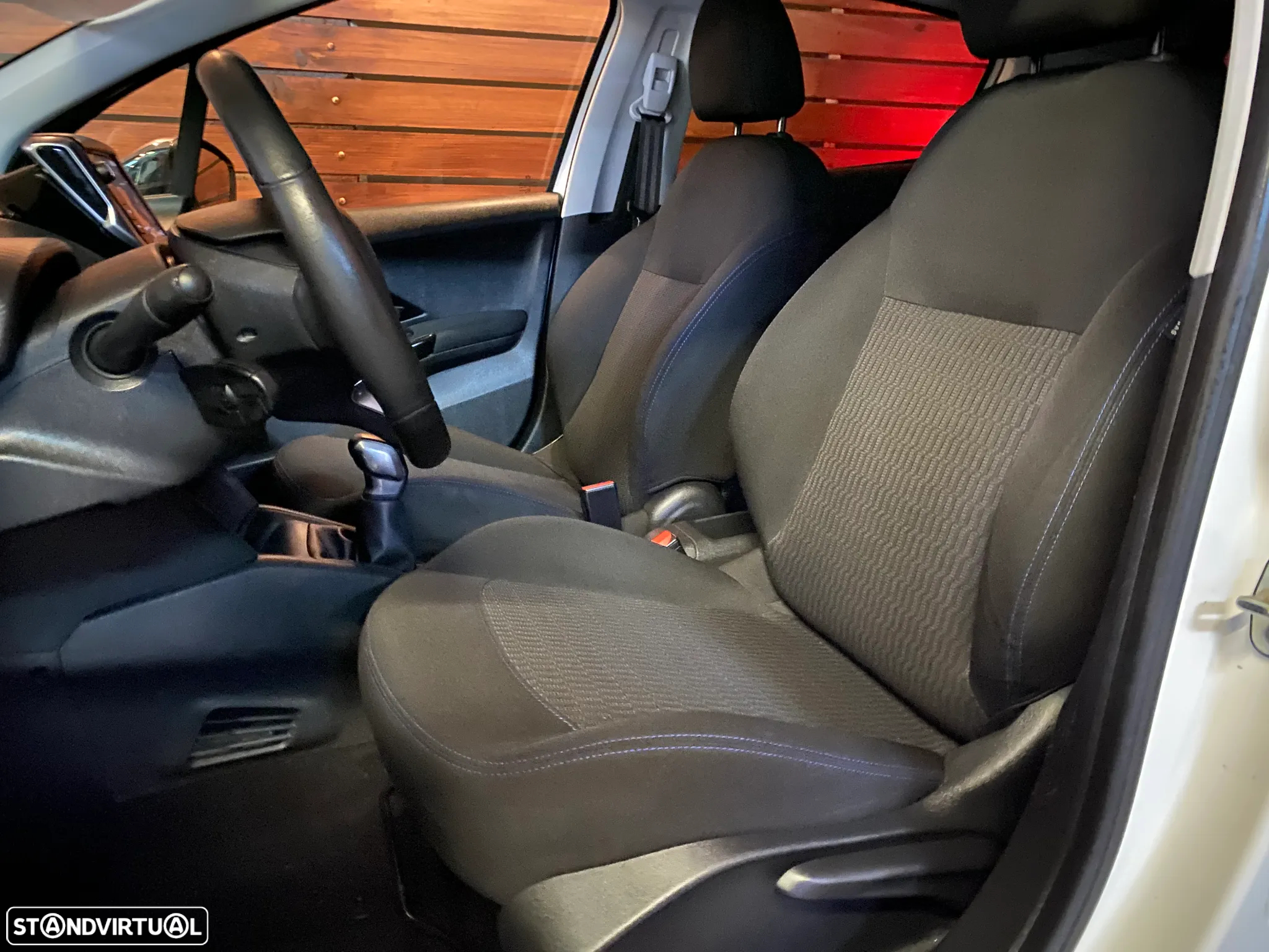 Peugeot 208 1.2 PureTech Signature - 7