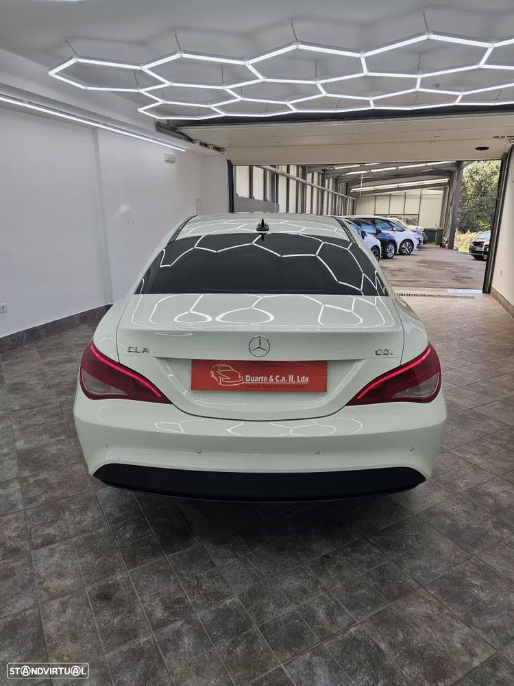 Mercedes-Benz CLA 180 d Urban - 34