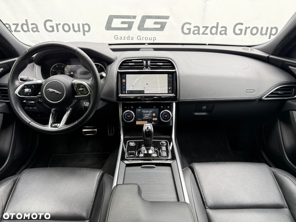 Jaguar XE 2.0 D200 mHEV R-Dynamic Black - 10
