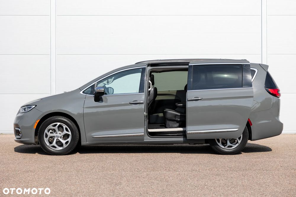 Chrysler Pacifica - 16