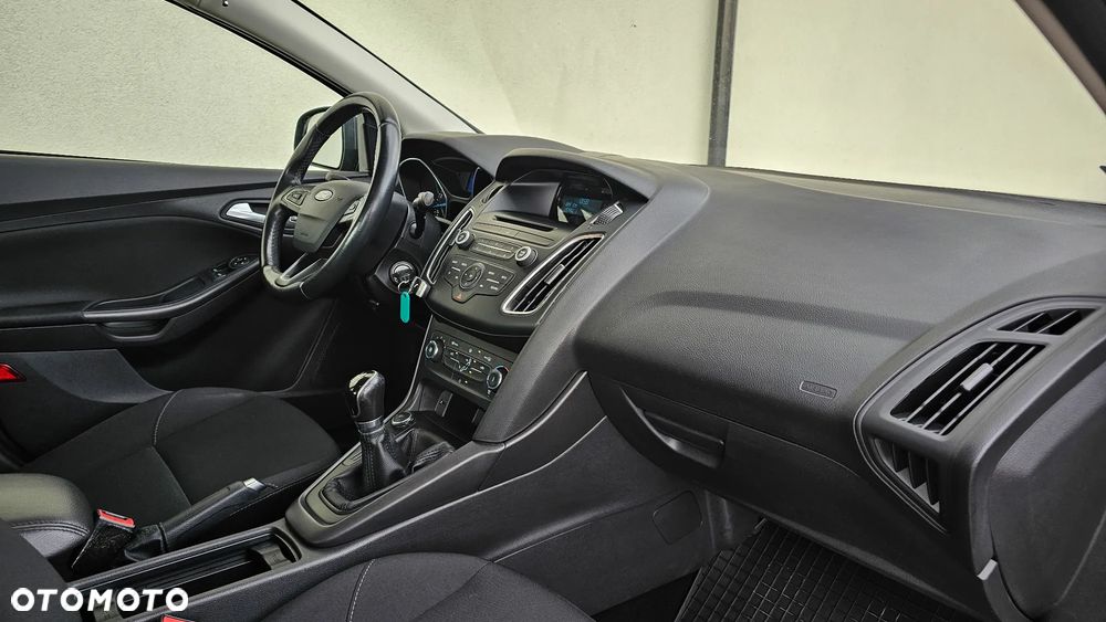 Ford Focus 1.6 Trend - 15