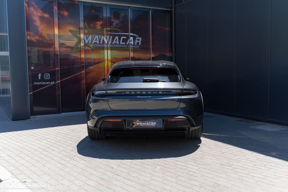 Porsche Taycan Cross Turismo 4 - 6