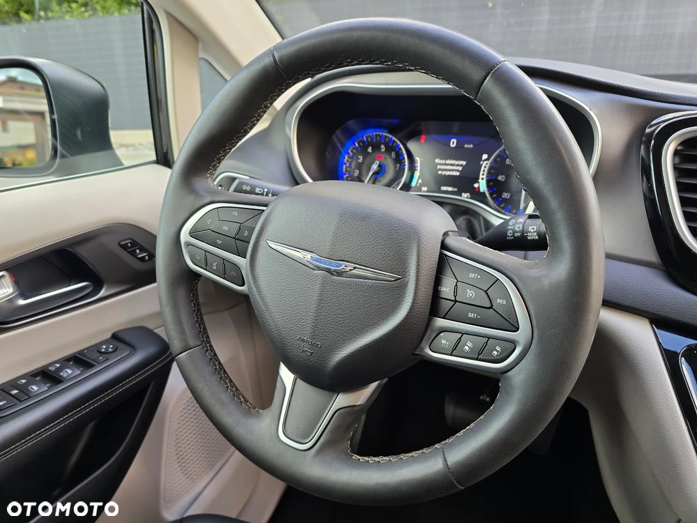 Chrysler Pacifica - 35